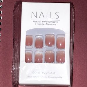 Short press on nails
